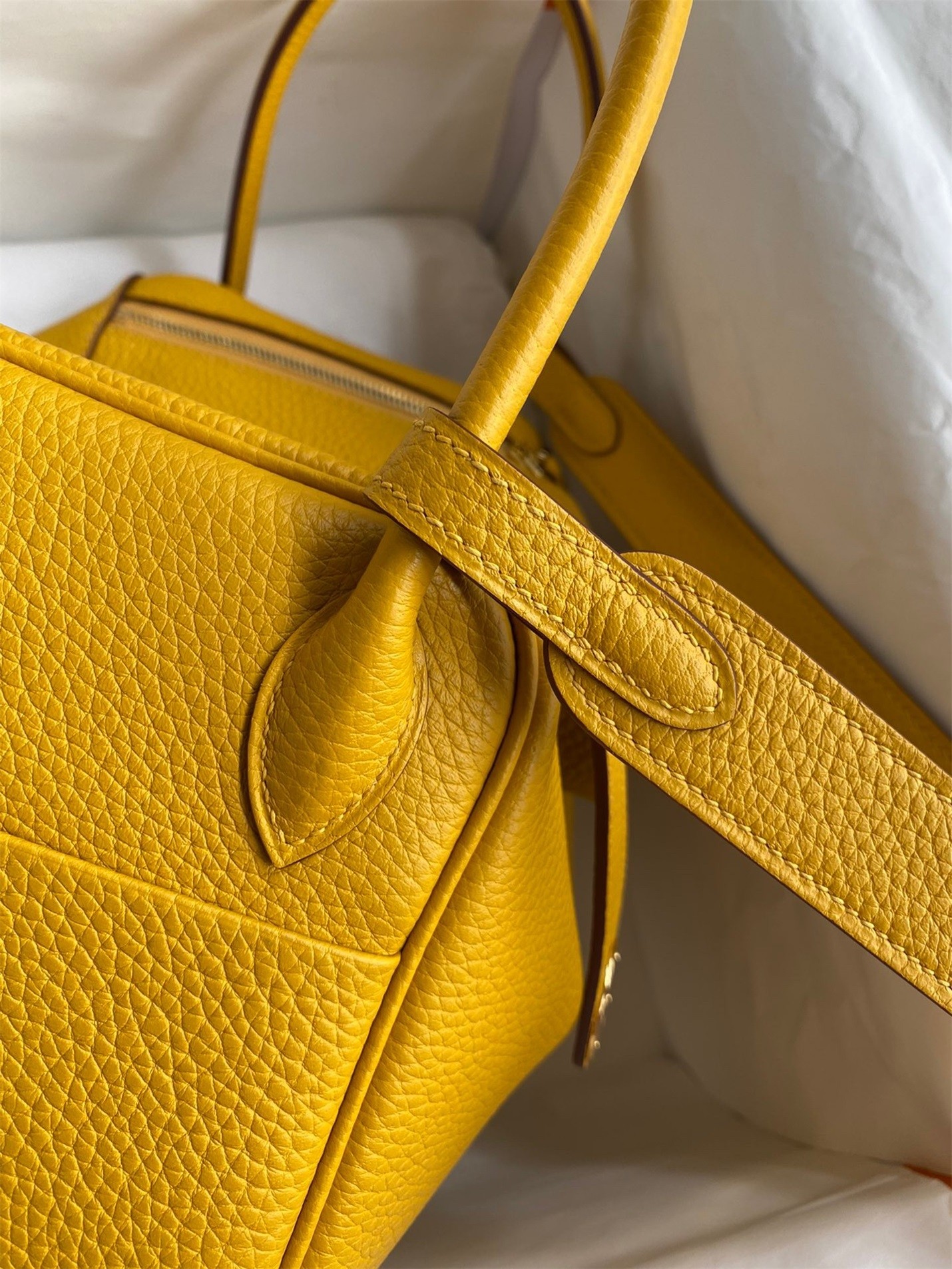 Hermes Lindy 26 Handmade Bag In Jaune Ambre Clemence Leather