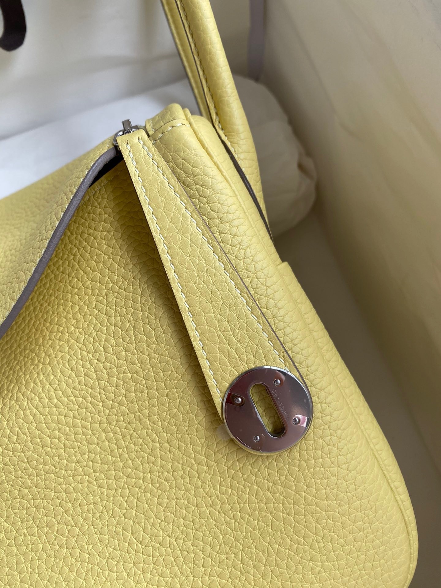 Hermes Lindy 26 Handmade Bag In Jaune Poussin Clemence Leather