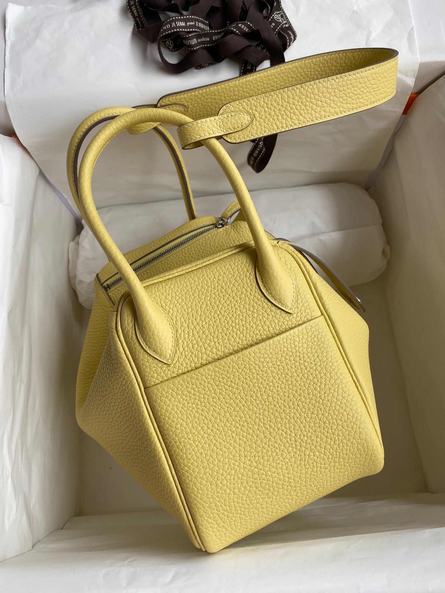 Hermes Lindy 26 Handmade Bag In Jaune Poussin Clemence Leather