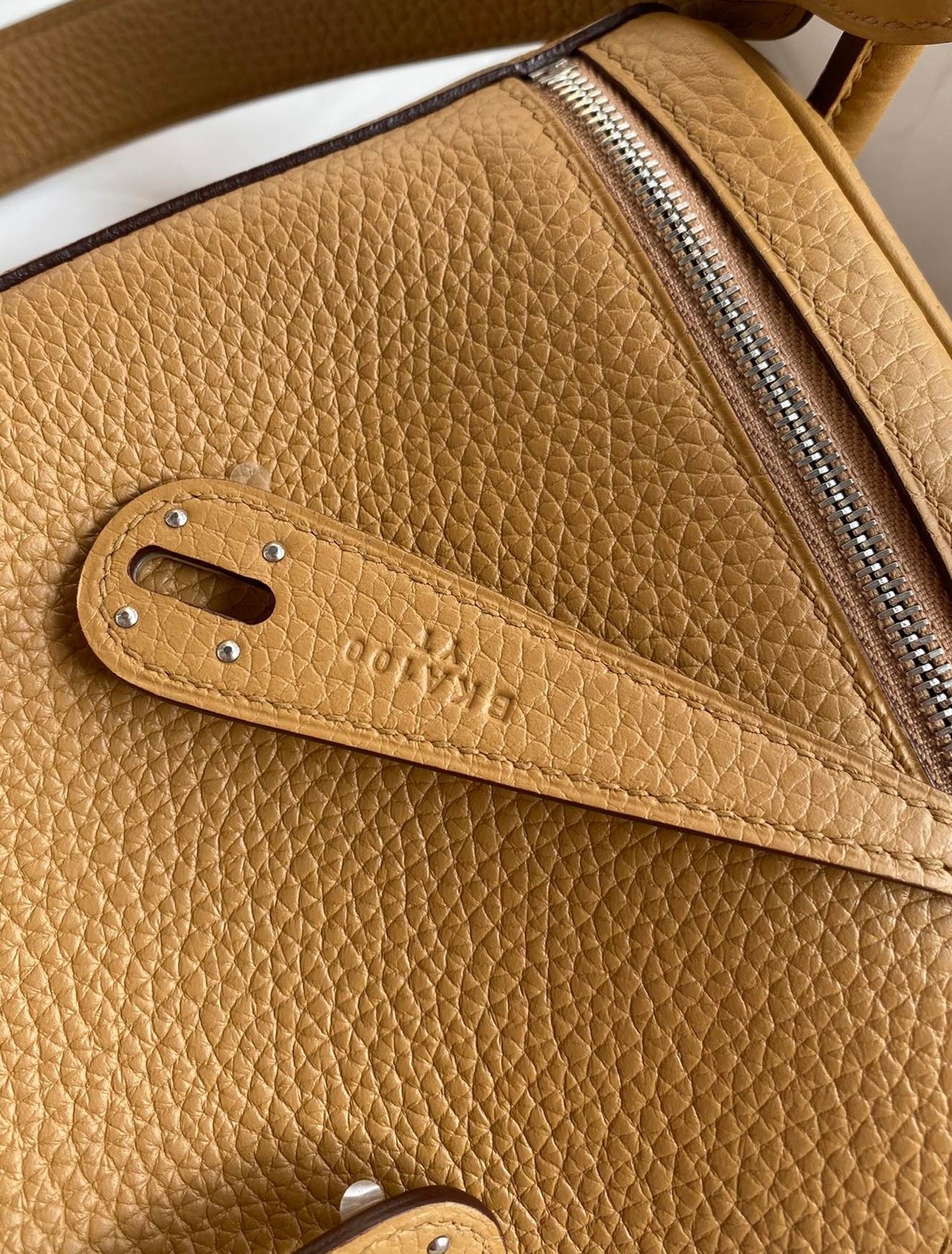 Hermes Lindy 26 Handmade Bag In Biscuit Clemence Leather