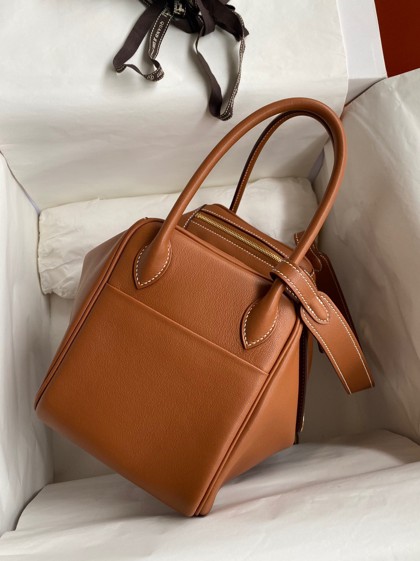 Hermes Lindy 26 Handmade Bag In Gold Swift Calfskin