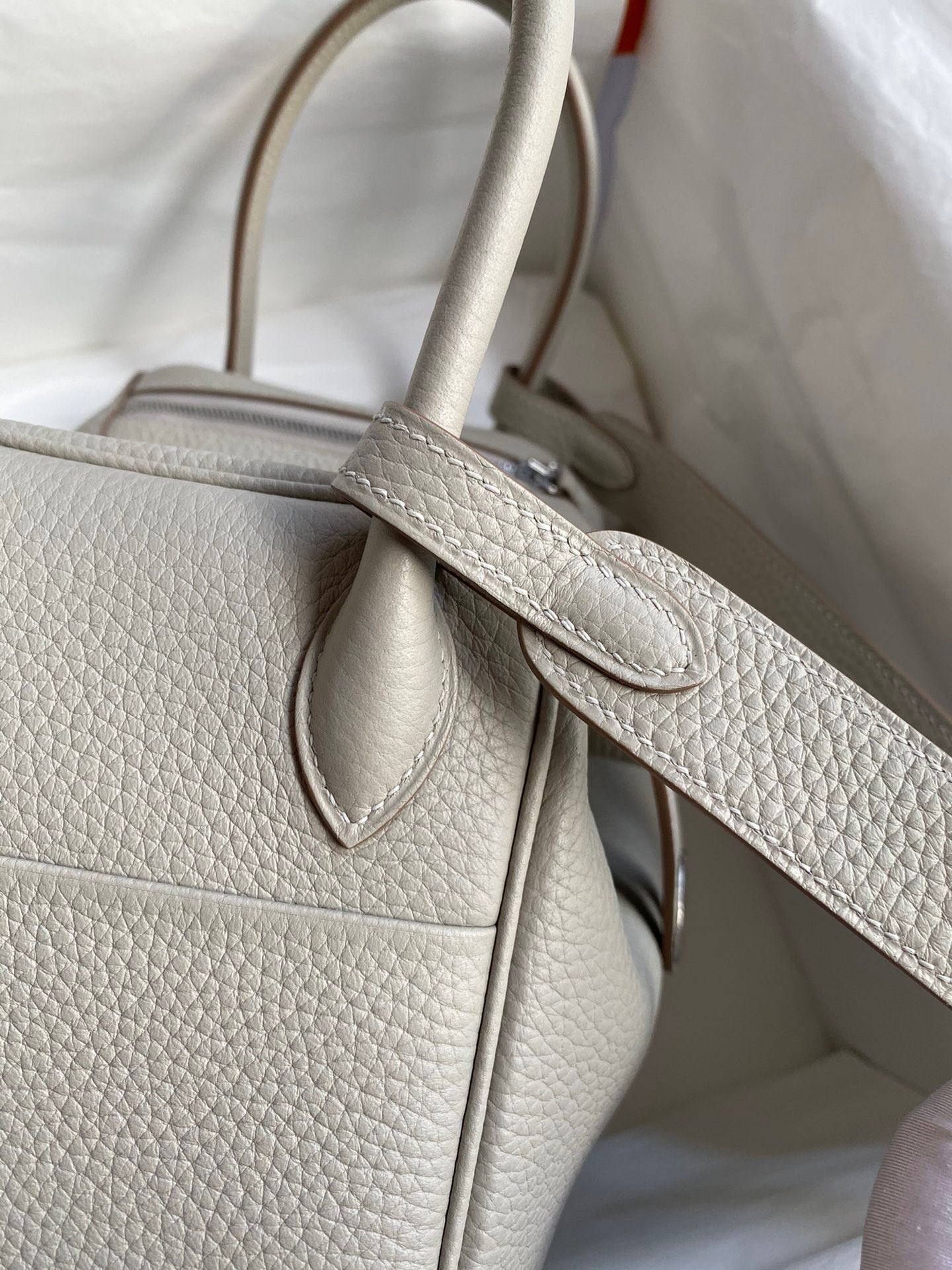 Hermes Lindy 26 Handmade Bag In Beton Clemence Leather