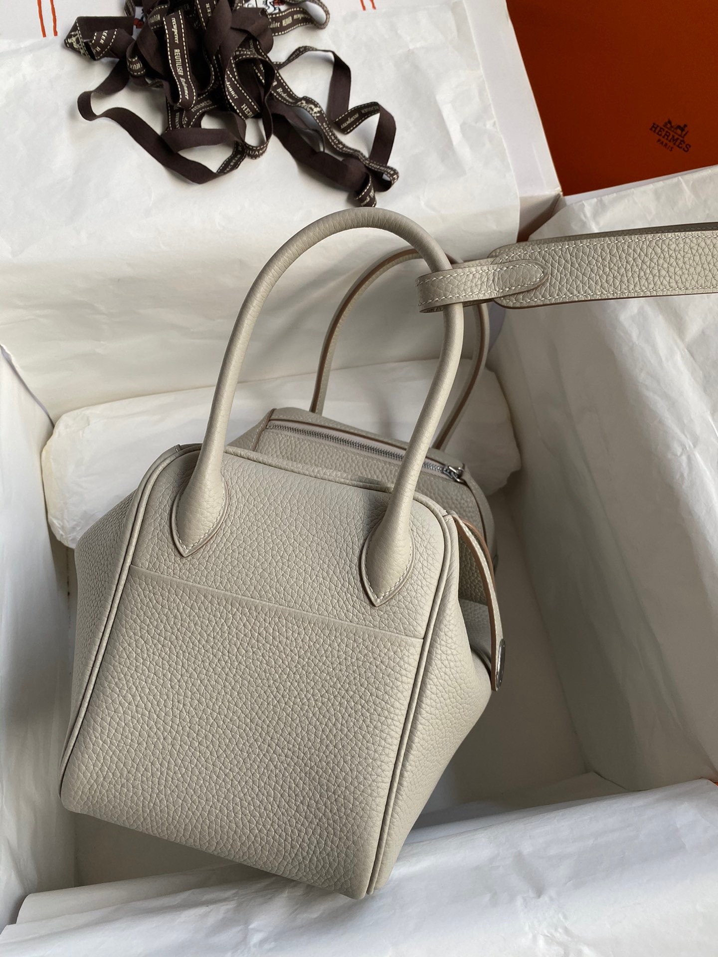 Hermes Lindy 26 Handmade Bag In Beton Clemence Leather