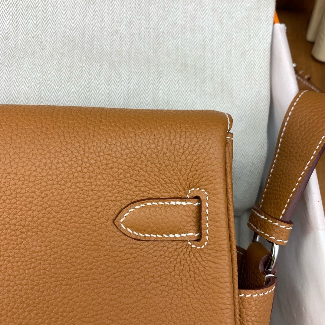 Hermes Kelly Messenger Bag in Gold Clemence Leather