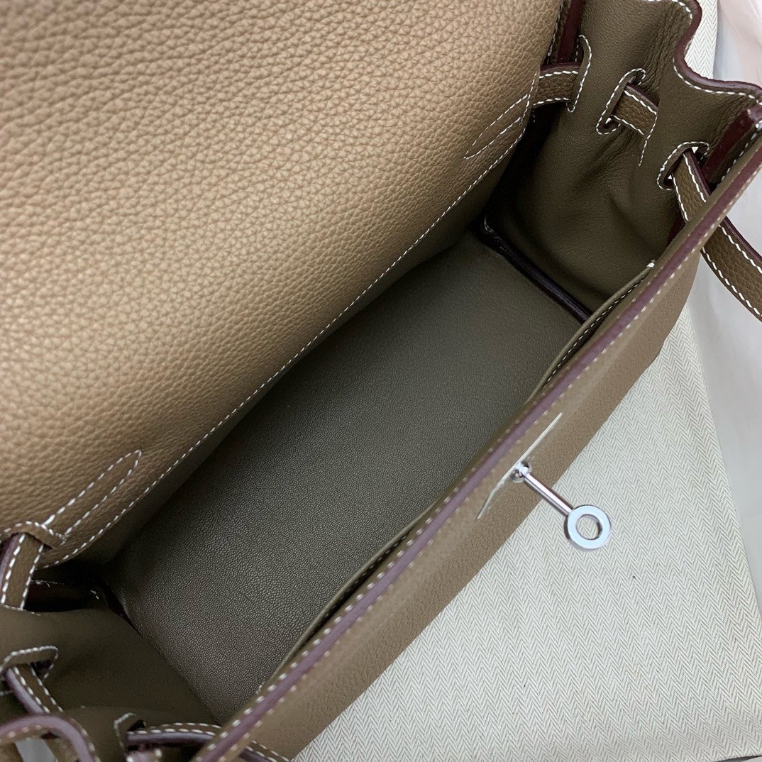 Hermes Kelly Messenger Bag in Taupe Clemence Leather