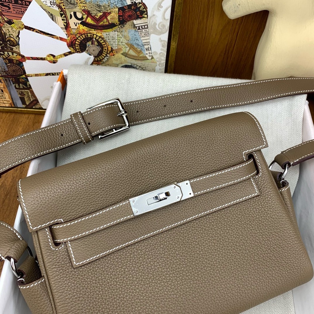 Hermes Kelly Messenger Bag in Taupe Clemence Leather