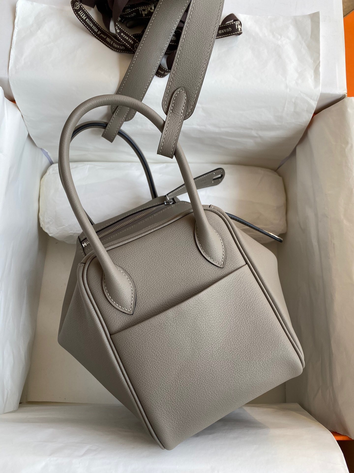 Hermes Lindy 26 Handmade Bag In Gris Asphalt Evercolor Leather