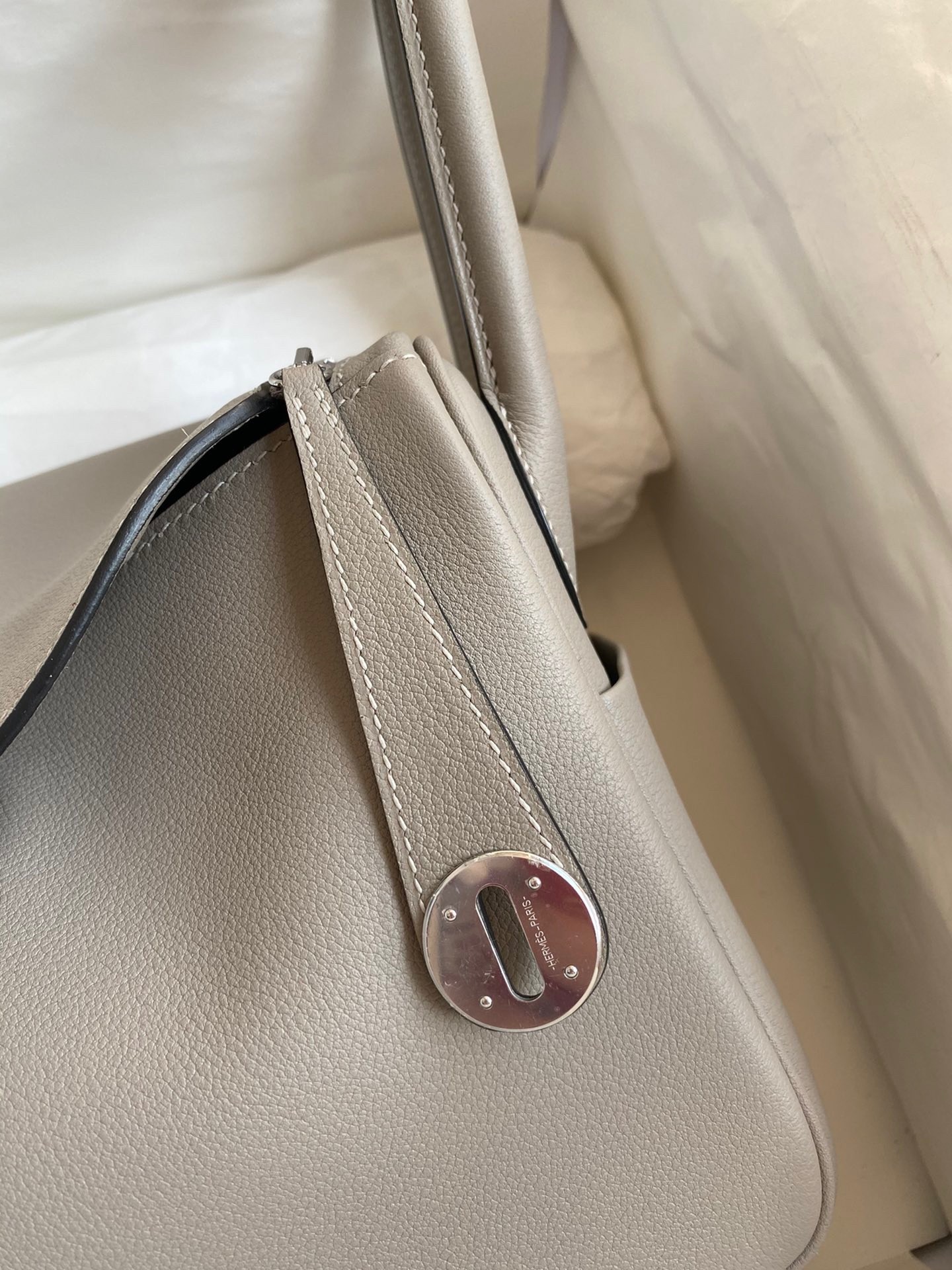 Hermes Lindy 26 Handmade Bag In Gris Asphalt Evercolor Leather