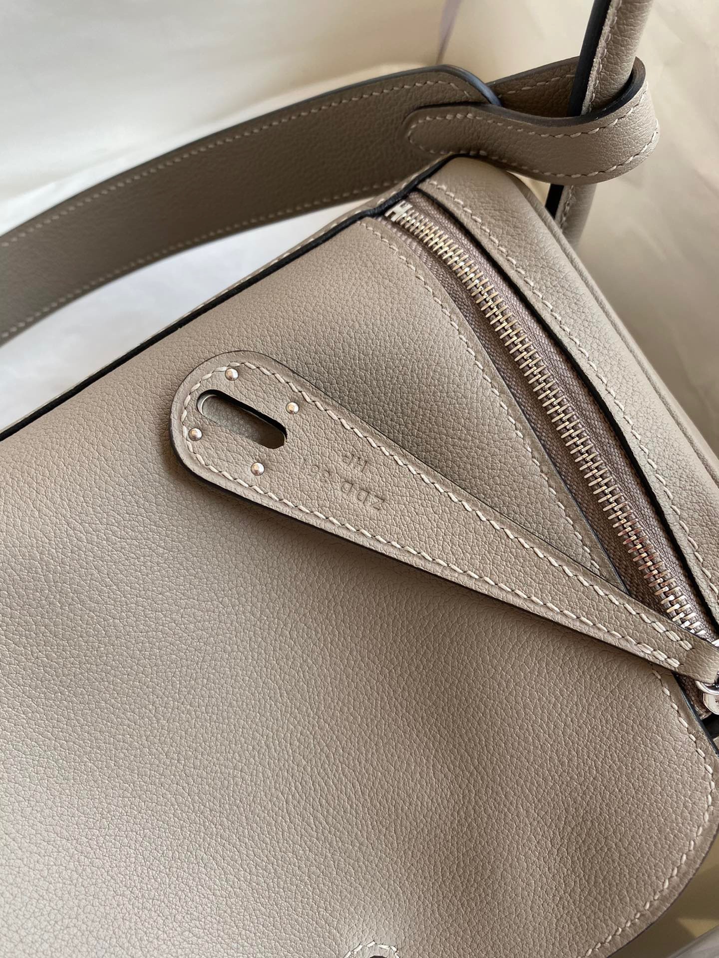 Hermes Lindy 26 Handmade Bag In Gris Asphalt Evercolor Leather