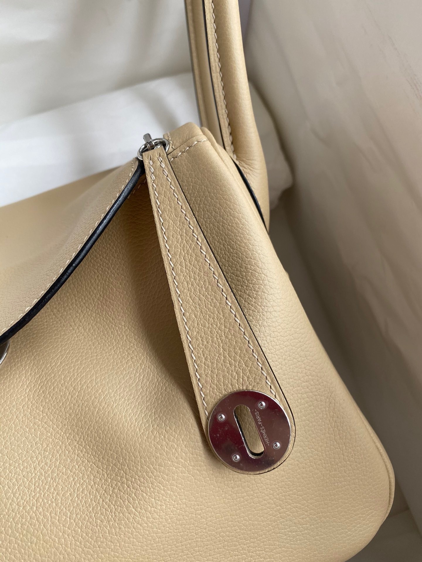 Hermes Lindy 26 Handmade Bag In Trench Evercolor Leather