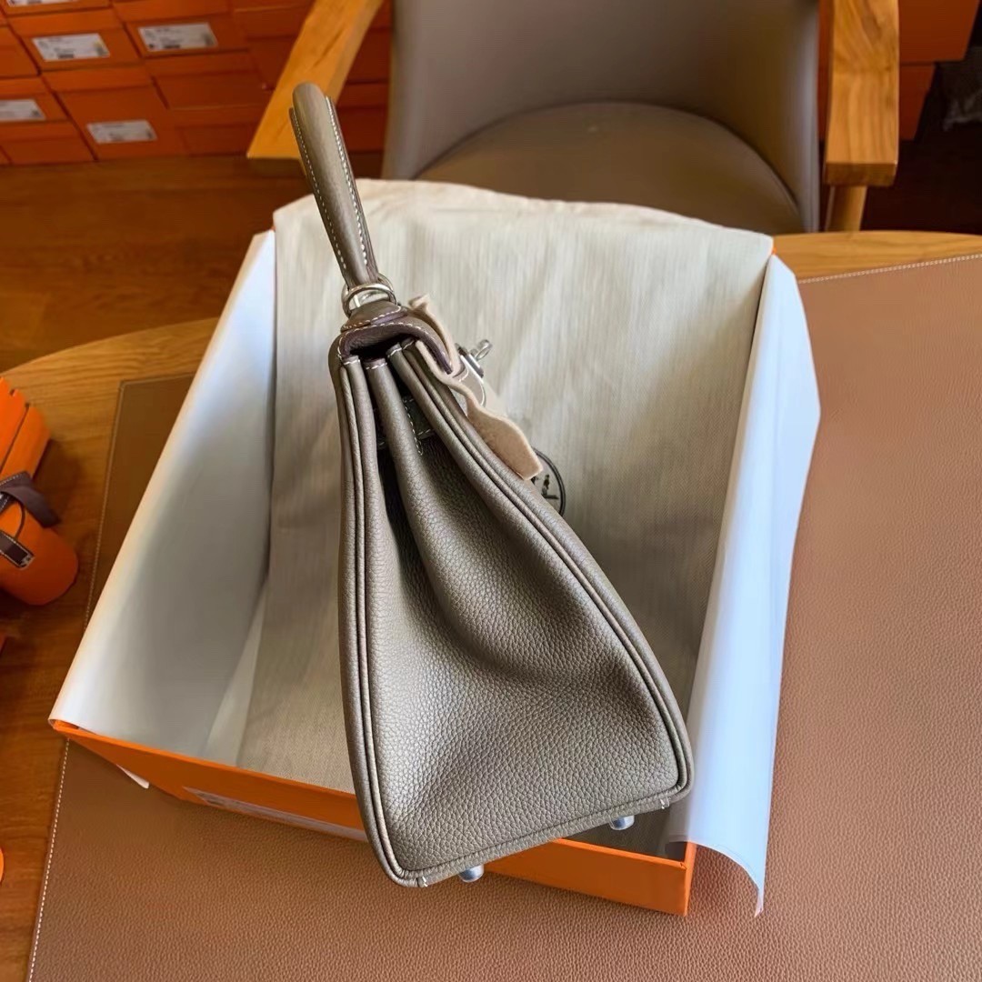 Hermes Kelly Retourne 28 Handmade Bag In Taupe Togo Leather