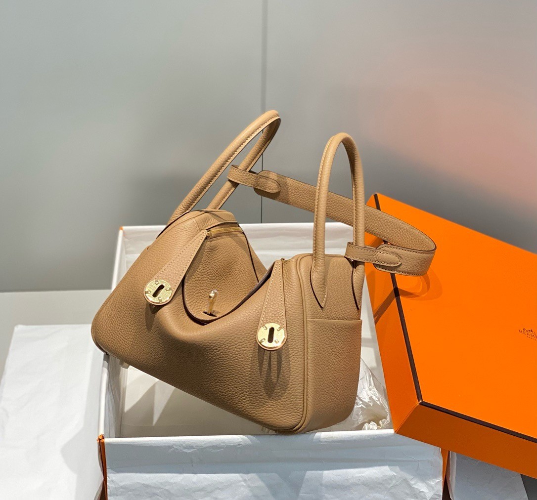 Hermes Lindy 26cm Bag In Chai Clemence Leather GHW