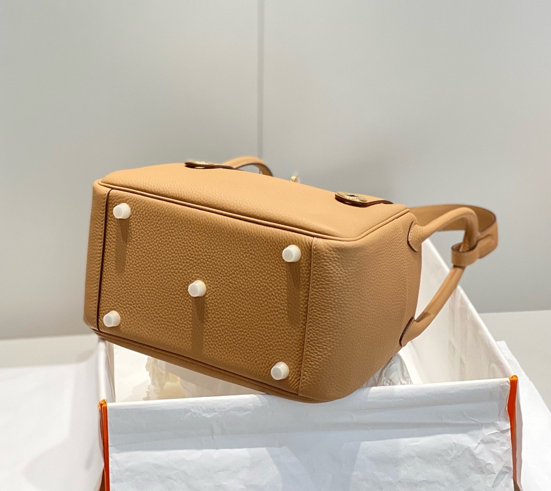 Hermes Lindy 26cm Bag In Chai Clemence Leather GHW