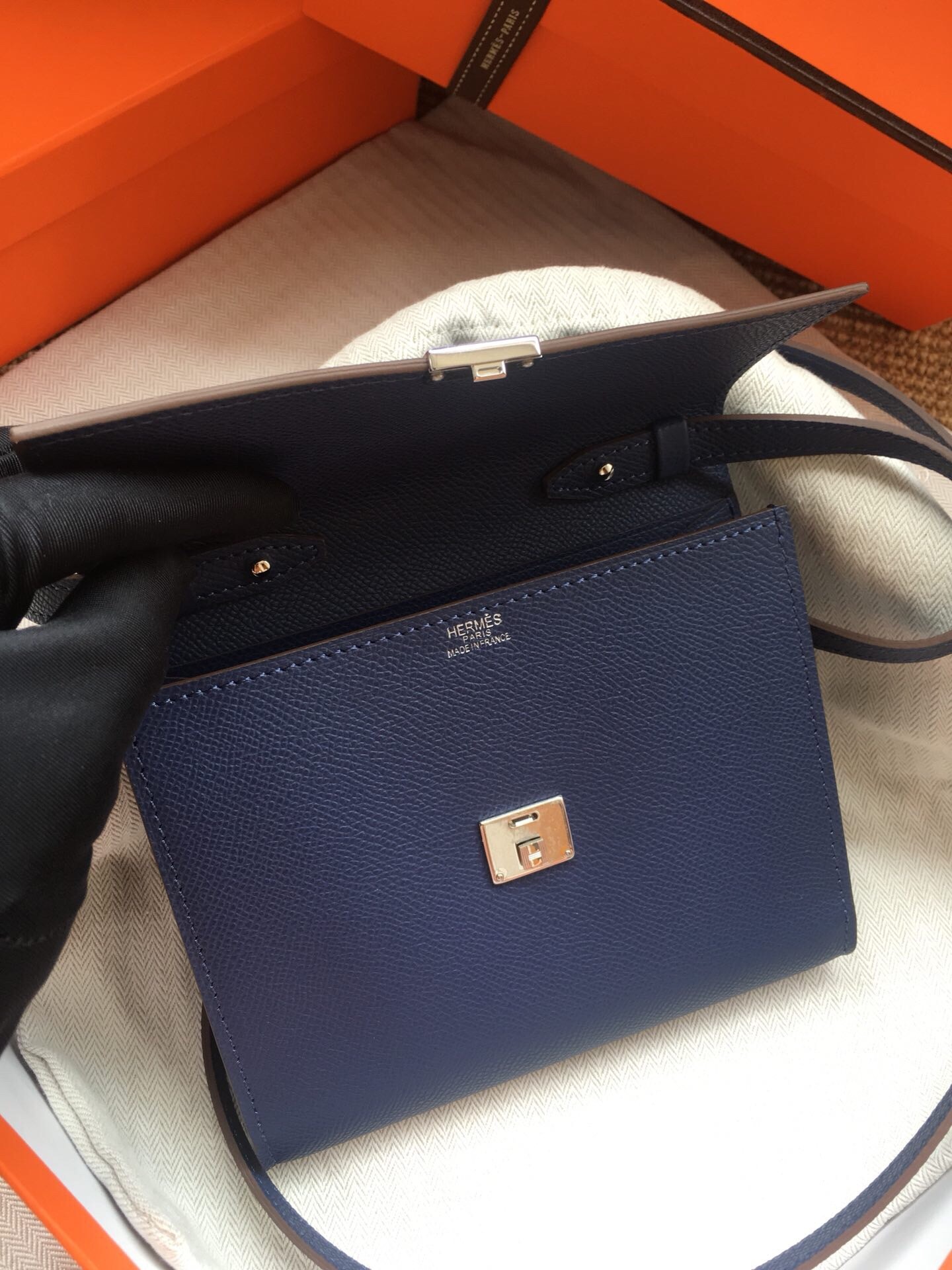 Hermes Sapphire Clic 16 Wallet With Strap