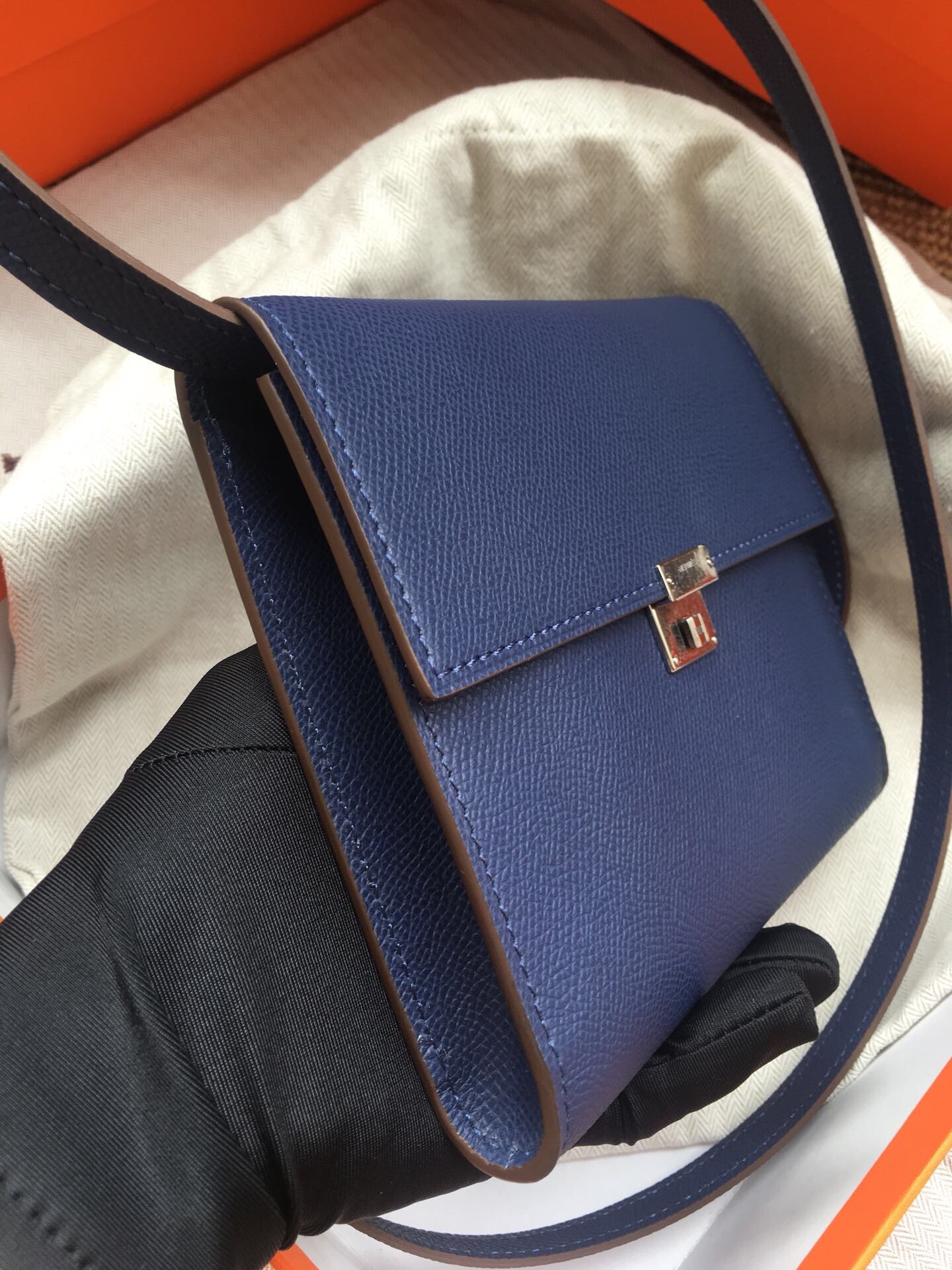 Hermes Sapphire Clic 16 Wallet With Strap