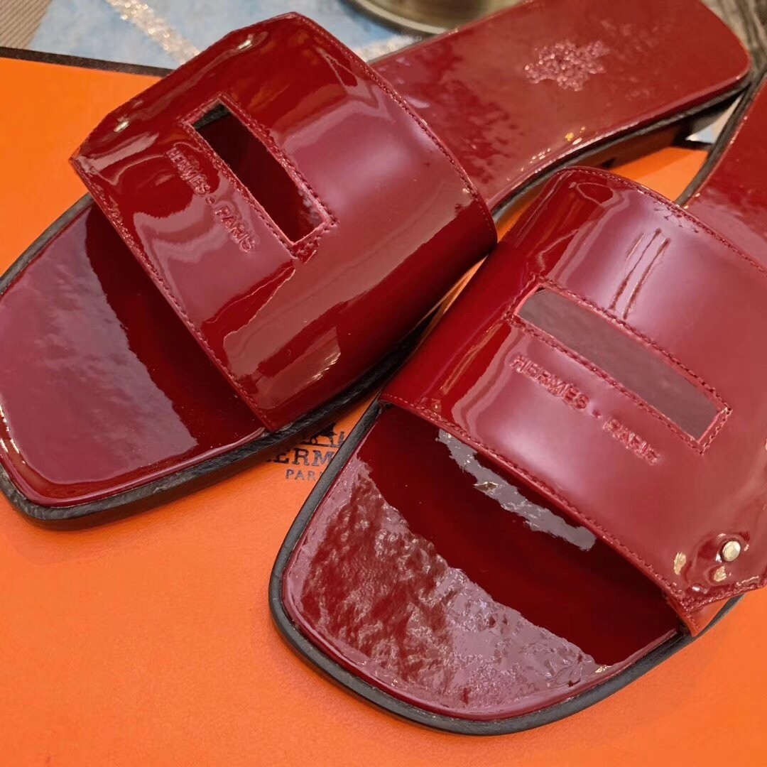 Hermes View Sandals In Ruby Patent Leather