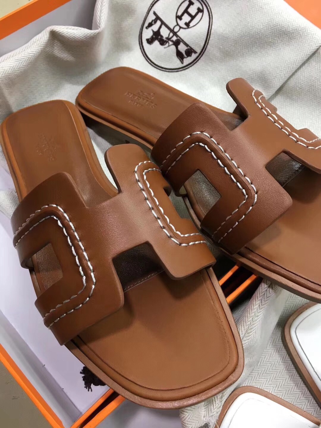 Hermes Oran Sandals In Brown Leather With Stitched Detail