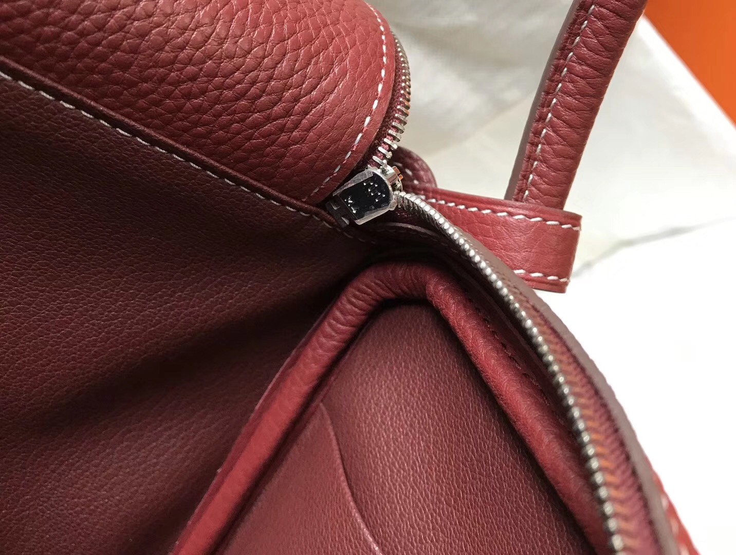 Hermes Lindy 26cm Bag In Bordeaux Clemence With PHW