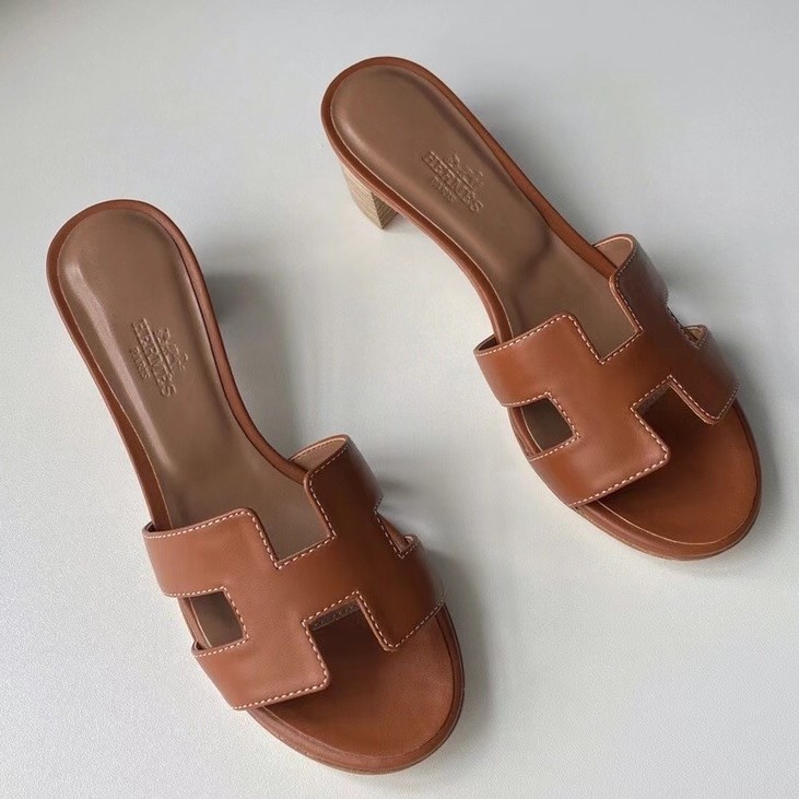 Hermes Oasis Sandals In Gold Swift Leather