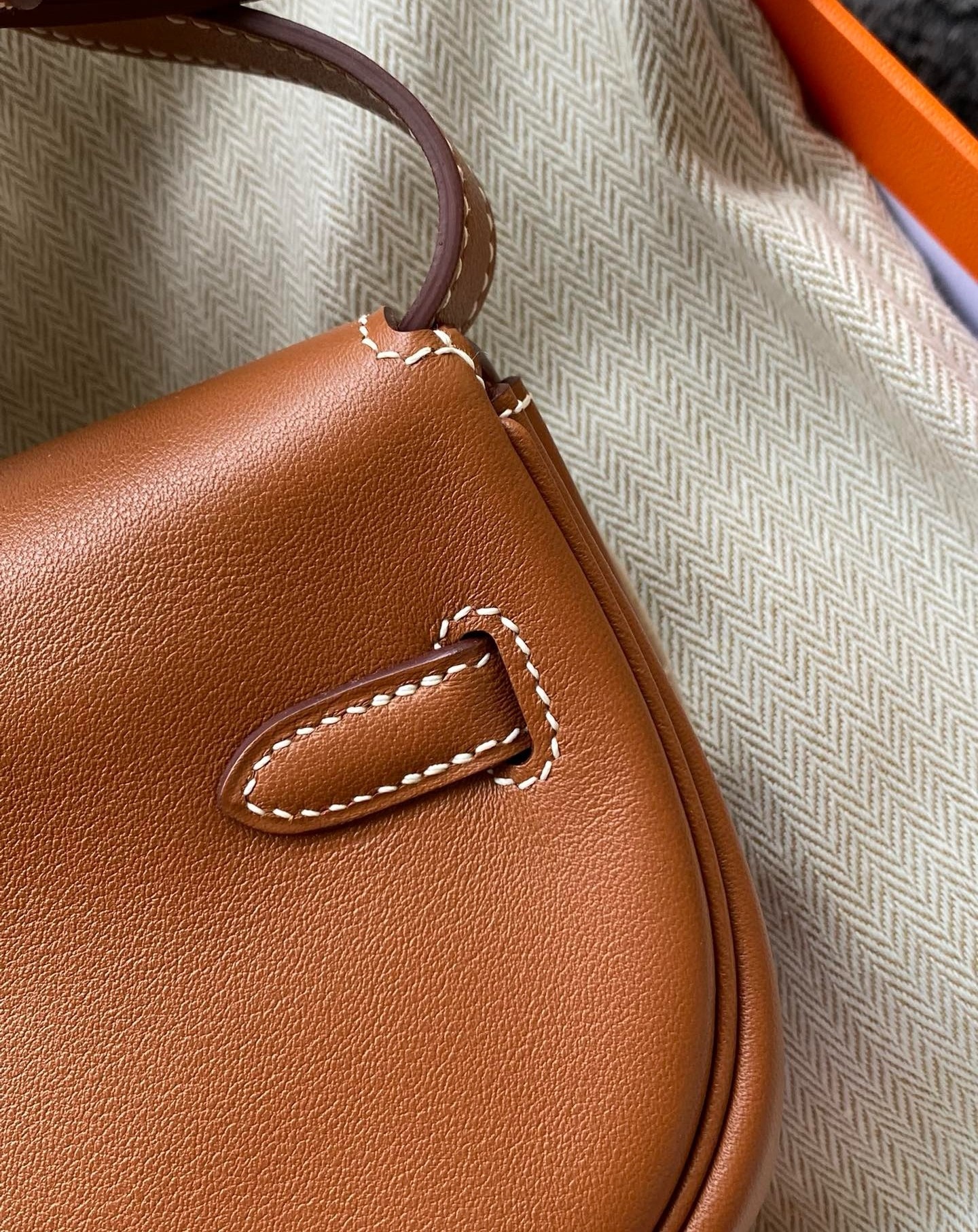 Hermès Kelly Moove Handmade Bag in Gold Swift Calfskin