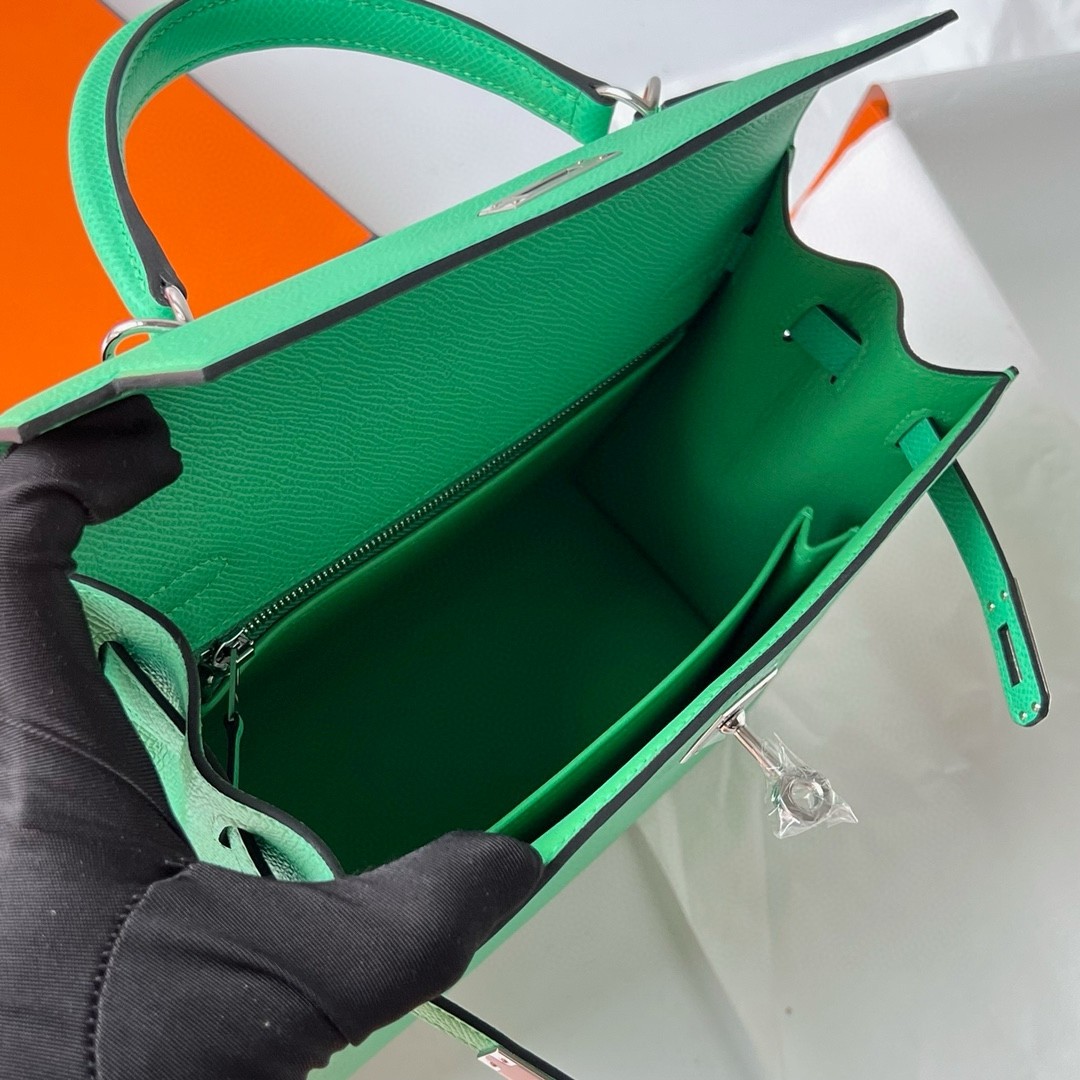 Hermes Kelly Sellier 25 Handmade Bag in Vert Comics Epsom Calfskin