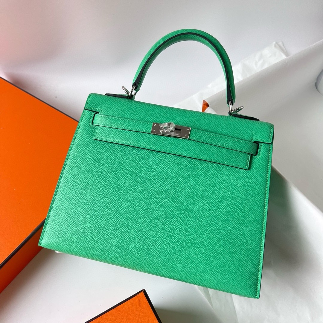 Hermes Kelly Sellier 25 Handmade Bag in Vert Comics Epsom Calfskin