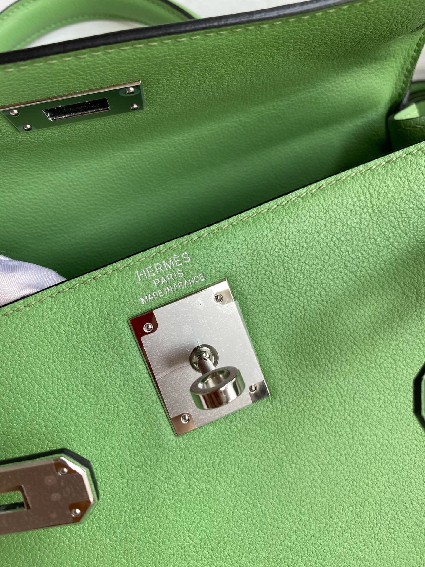 Hermes Kelly Retourne 28 Handmade Bag in Vert Criquet Evercolor Calfskin