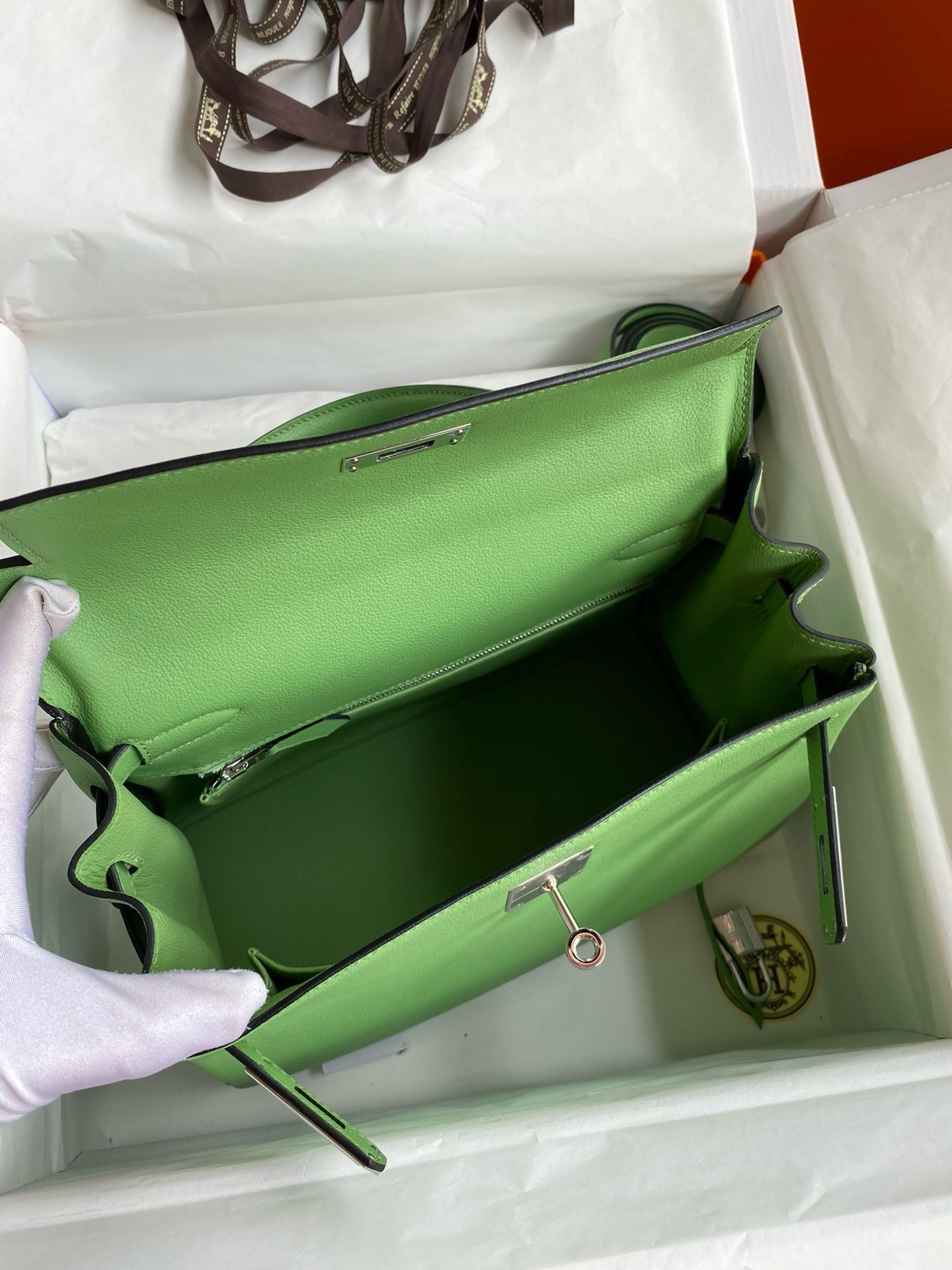 Hermes Kelly Retourne 28 Handmade Bag in Vert Criquet Evercolor Calfskin