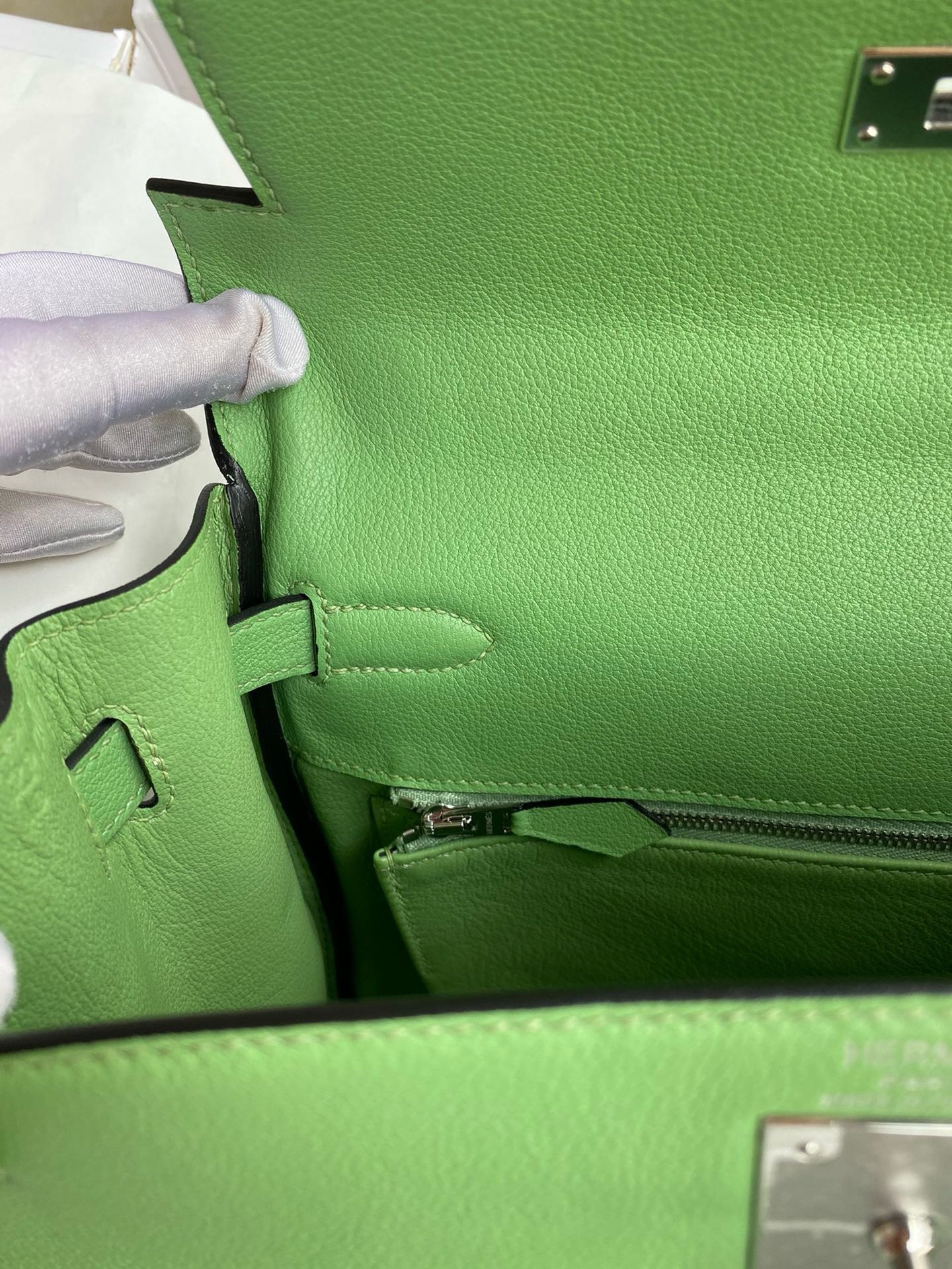 Hermes Kelly Retourne 28 Handmade Bag in Vert Criquet Evercolor Calfskin