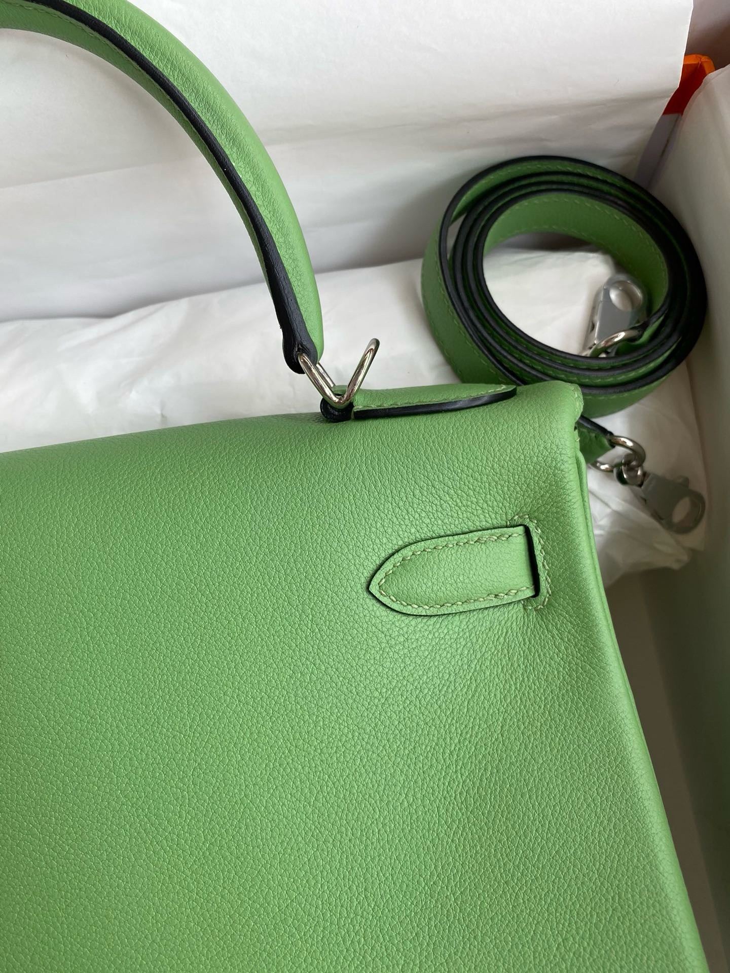 Hermes Kelly Retourne 28 Handmade Bag in Vert Criquet Evercolor Calfskin