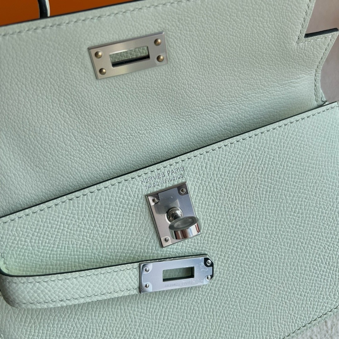 Hermes Kelly En Desordre 20 Handmade Bag in Vert Fizz Epsom Calfskin