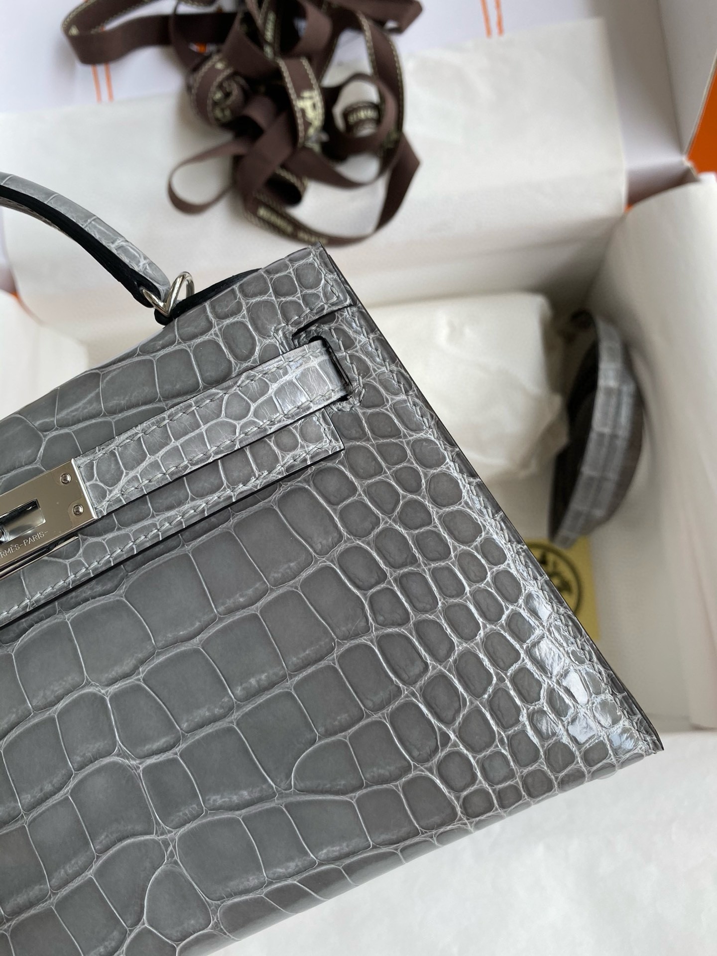 Hermes Kelly Mini II Sellier Handmade Bag in Gris Ciment Shiny Alligator Leather