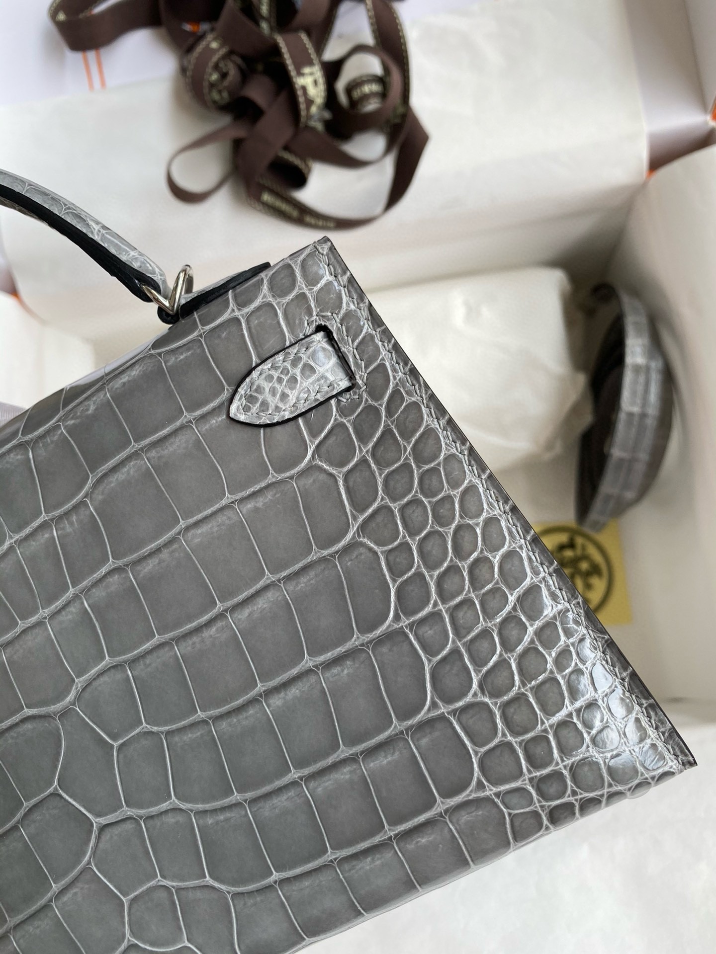 Hermes Kelly Mini II Sellier Handmade Bag in Gris Ciment Shiny Alligator Leather