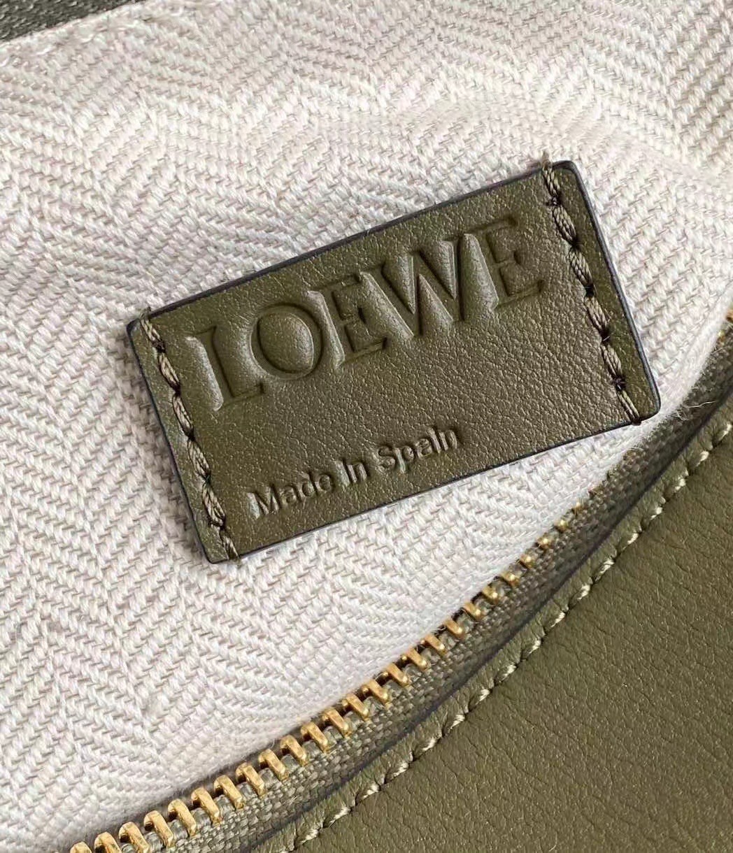 Loewe Puzzle Small Bag In Green/Oat Calfskin