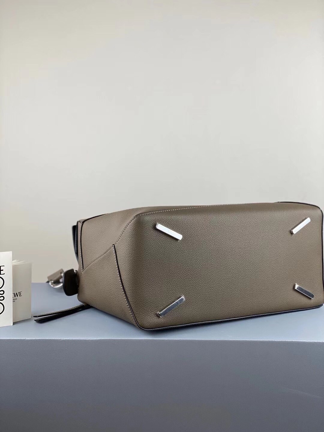 Loewe Large Puzzle Bag In Khaki Grained Leather