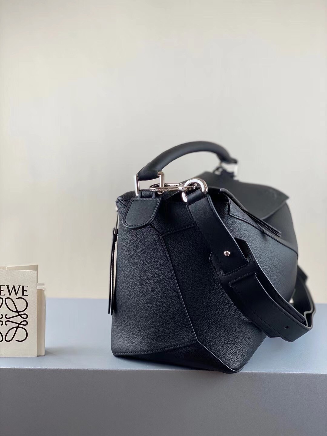 Loewe Large Puzzle Bag In Black Grained Leather