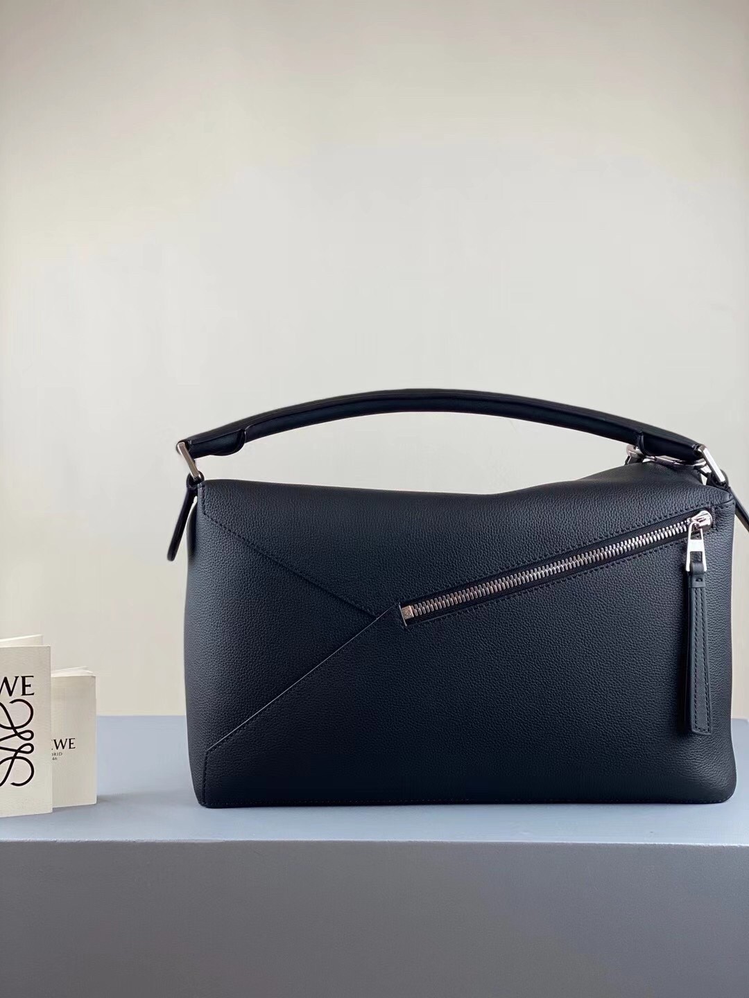 Loewe Large Puzzle Bag In Black Grained Leather