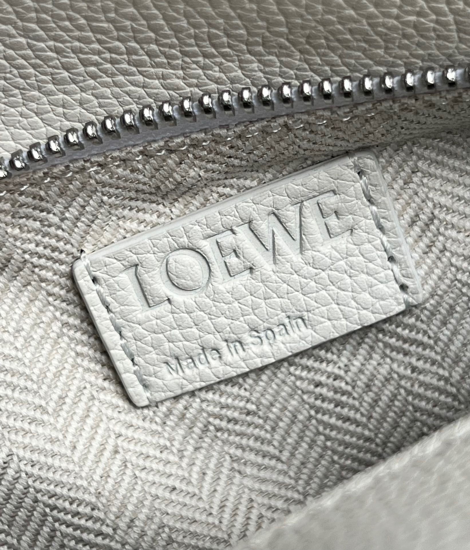 Loewe Puzzle Small Bag In White Grained Leather