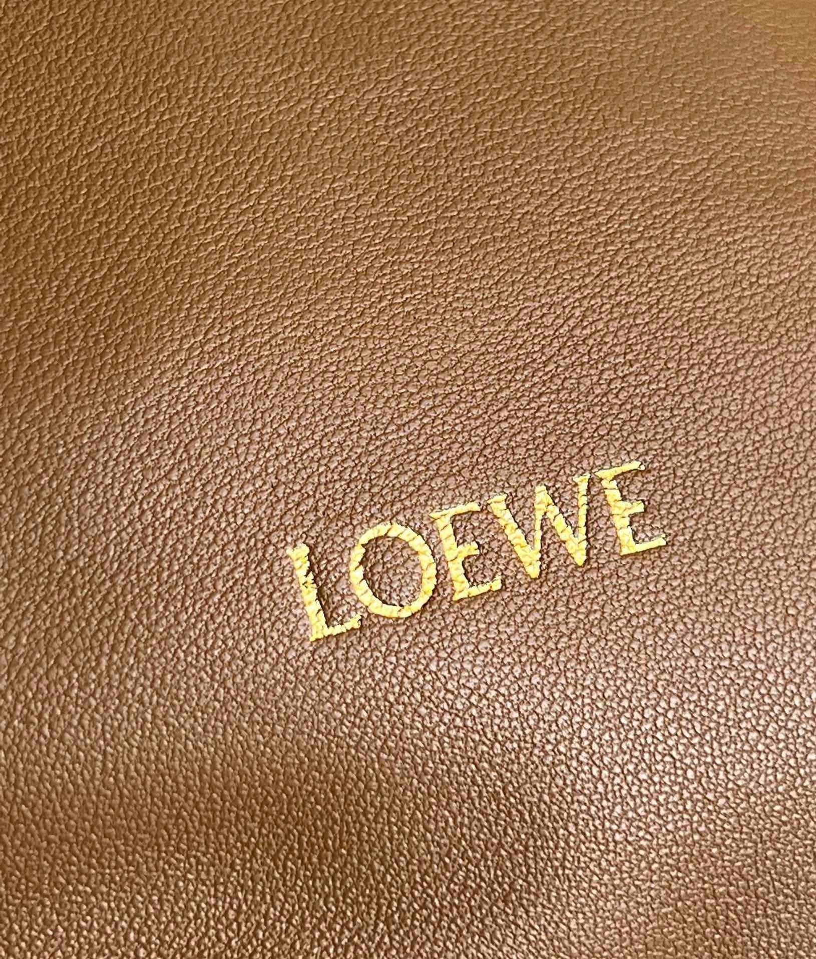 Loewe Medium Squeeze Bag in Brown Nappa Lambskin