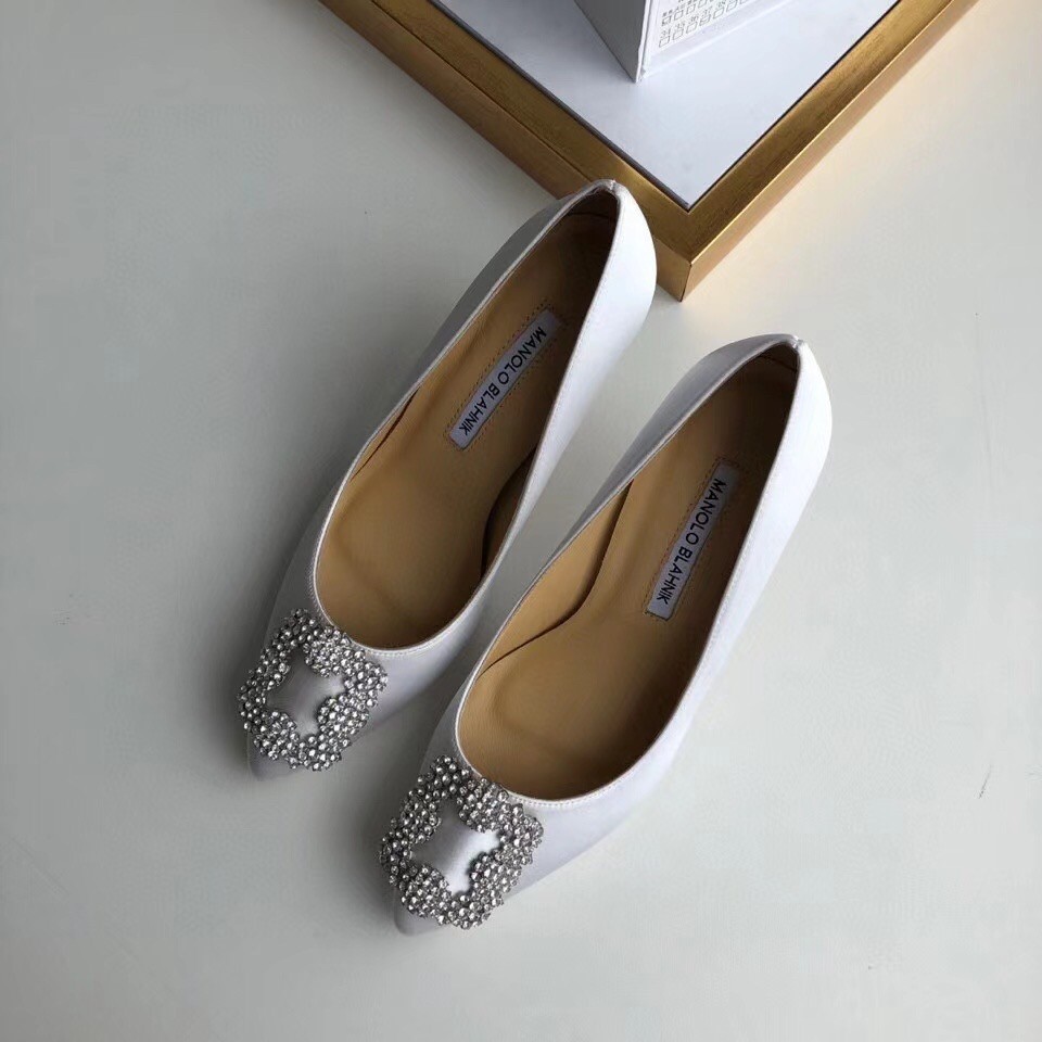 Manolo Blahnik White Satin Hangisi 70mm Pumps