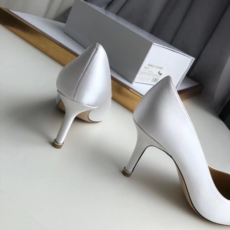 Manolo Blahnik White Satin Hangisi 70mm Pumps