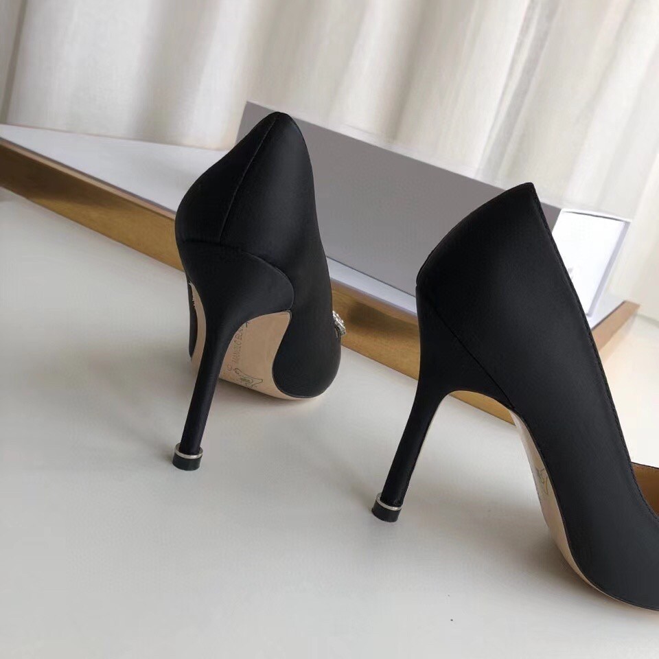 Manolo Blahnik Black Satin Hangisi 105mm Pumps