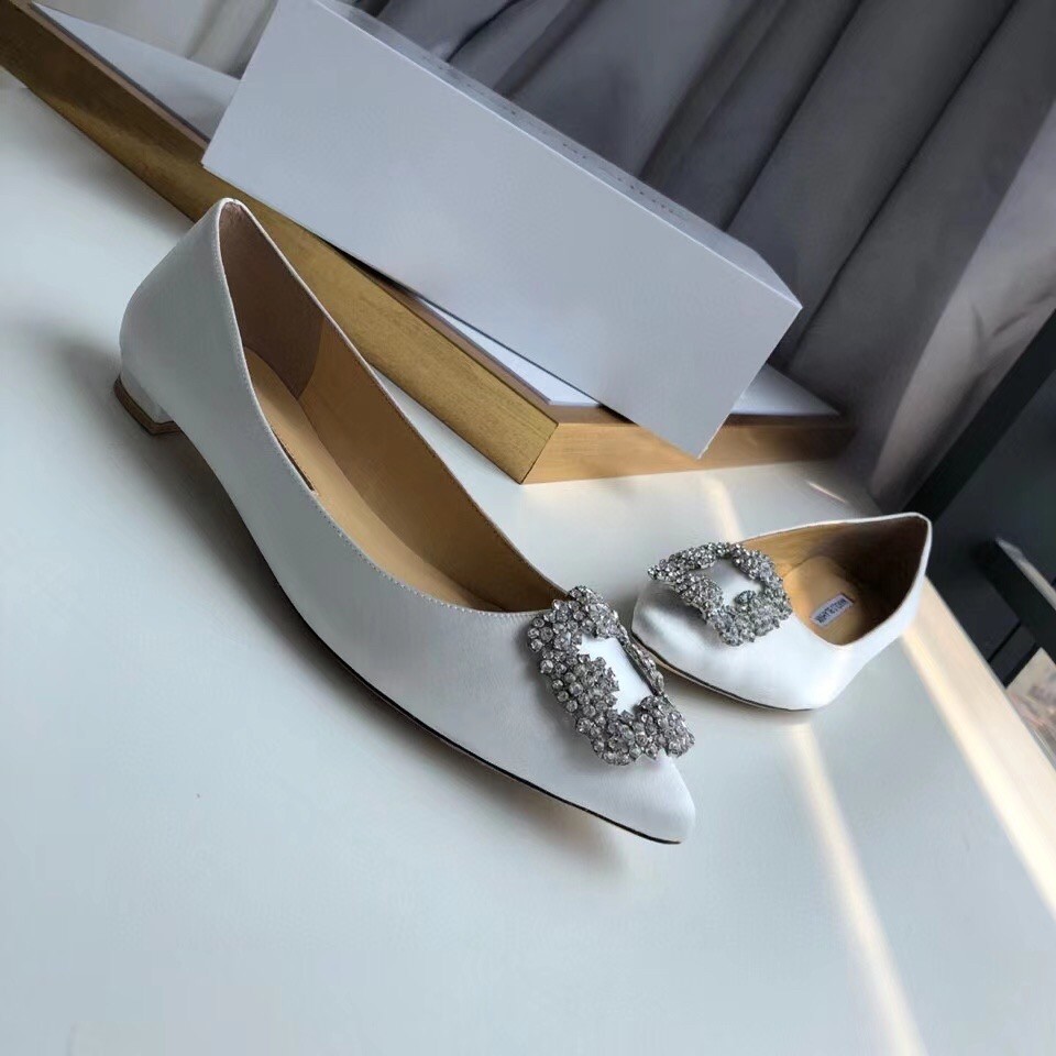 Manolo Blahnik Hangisi Flats In White Satin