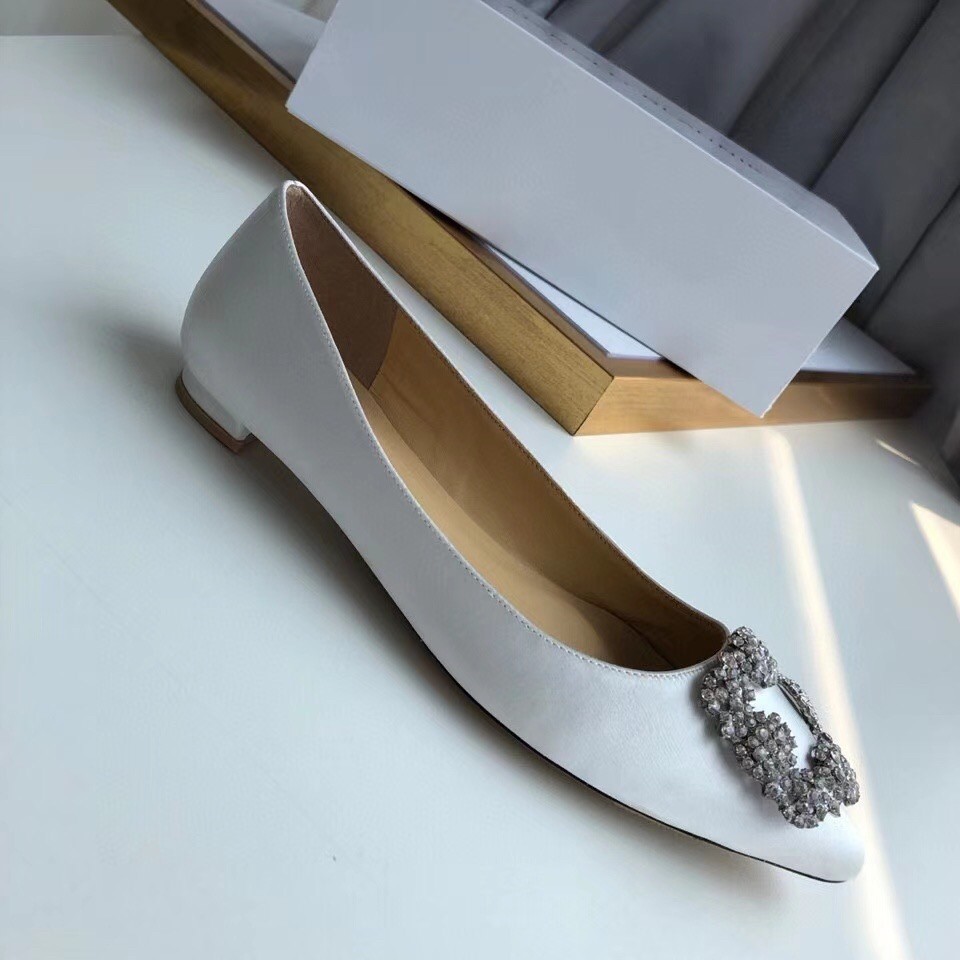 Manolo Blahnik Hangisi Flats In White Satin