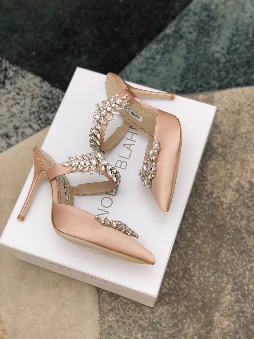 Manolo Blahnik Lurum 90mm Mules In Nude Satin With Crystal