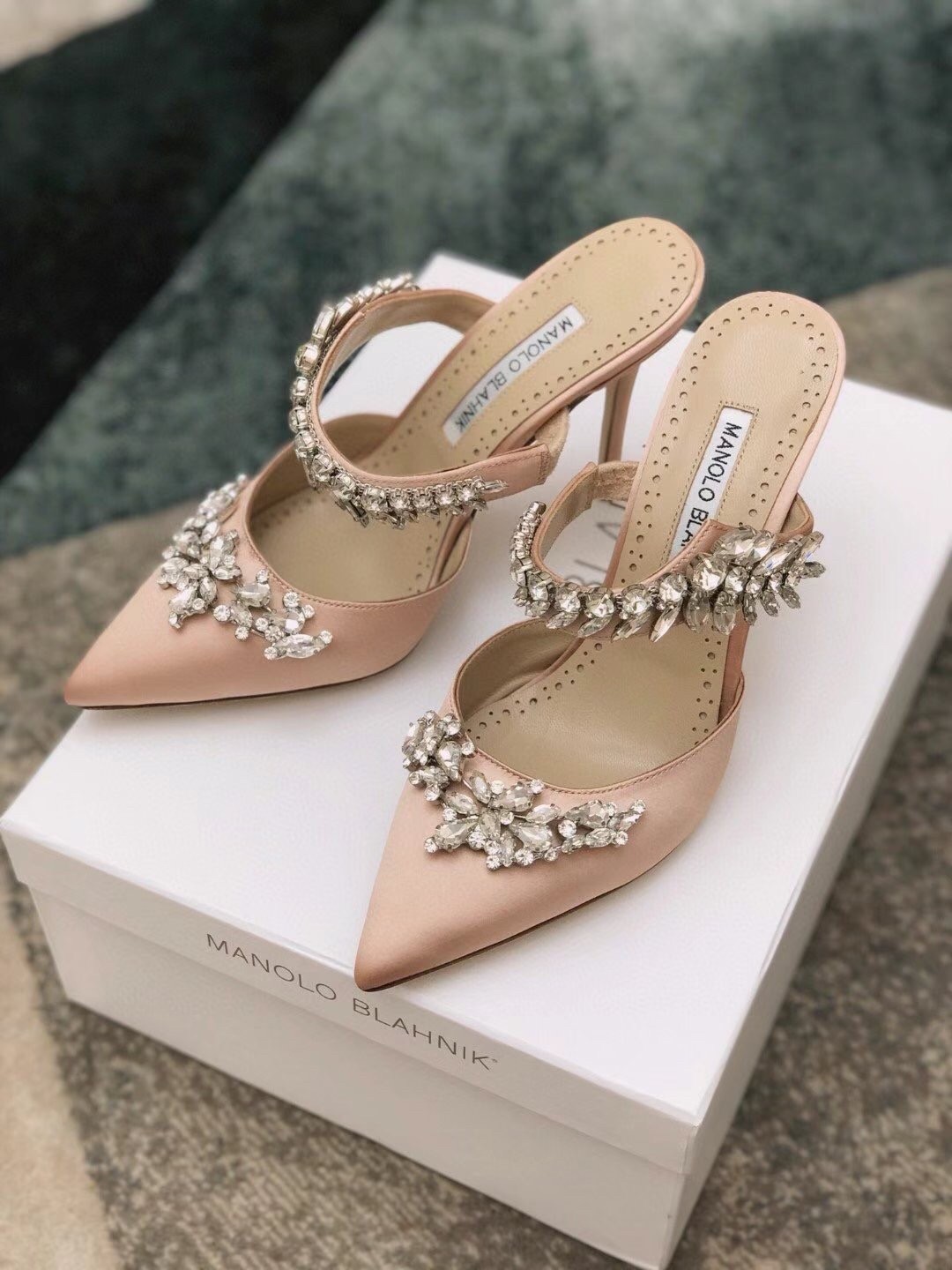 Manolo Blahnik Lurum 90mm Mules In Nude Satin With Crystal