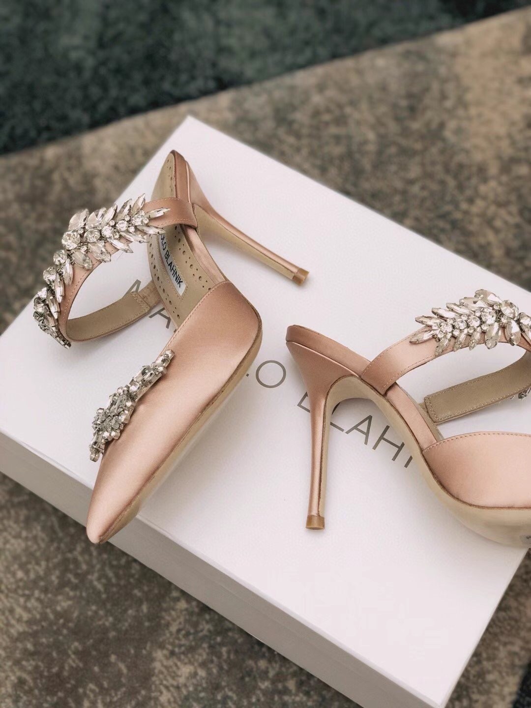 Manolo Blahnik Lurum 90mm Mules In Nude Satin With Crystal