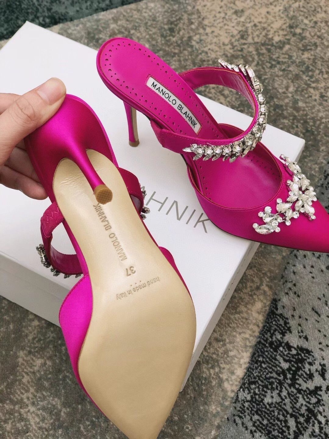 Manolo Blahnik Lurum 90mm Mules In Rose Satin With Crystal