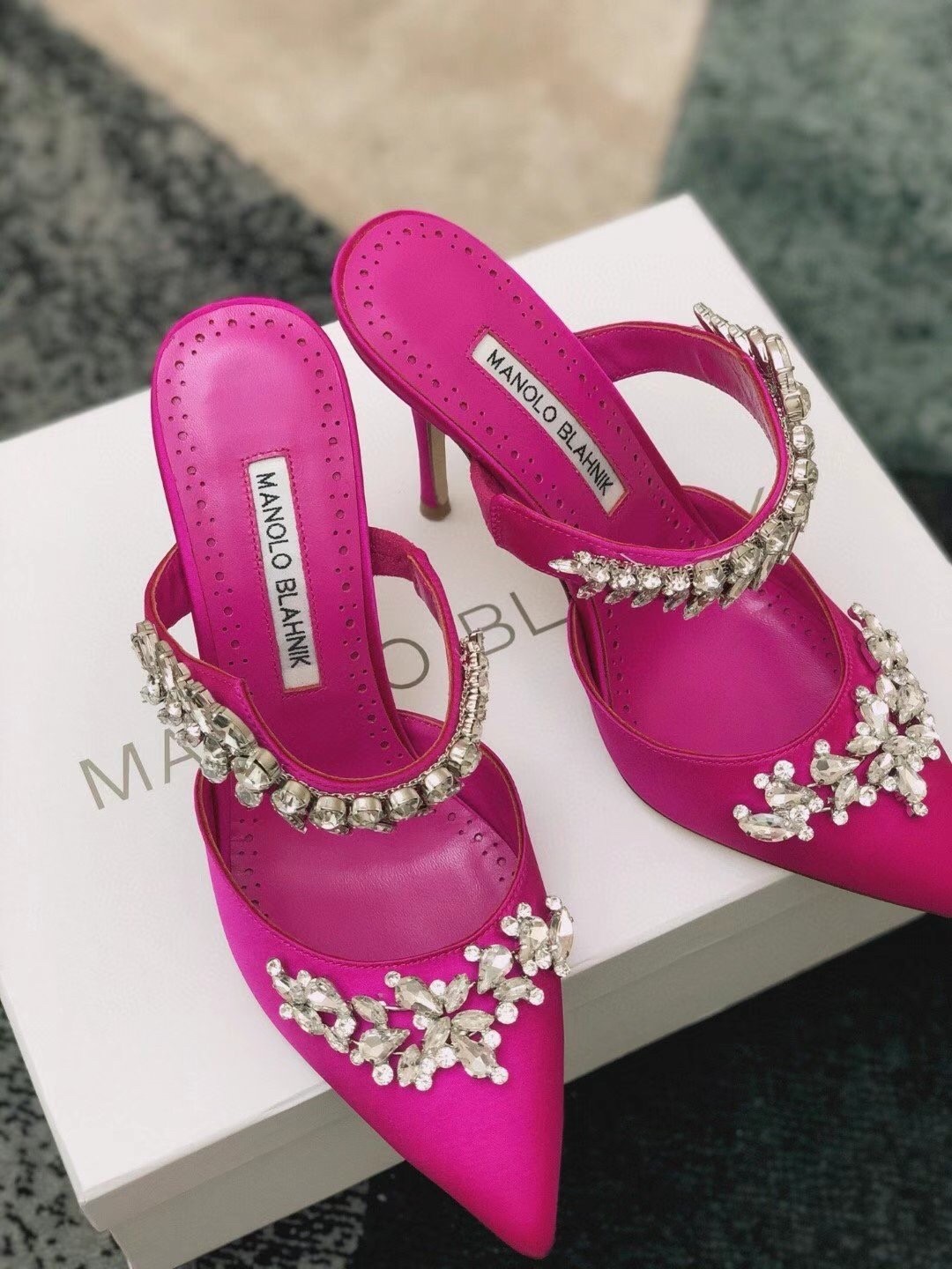 Manolo Blahnik Lurum 90mm Mules In Rose Satin With Crystal