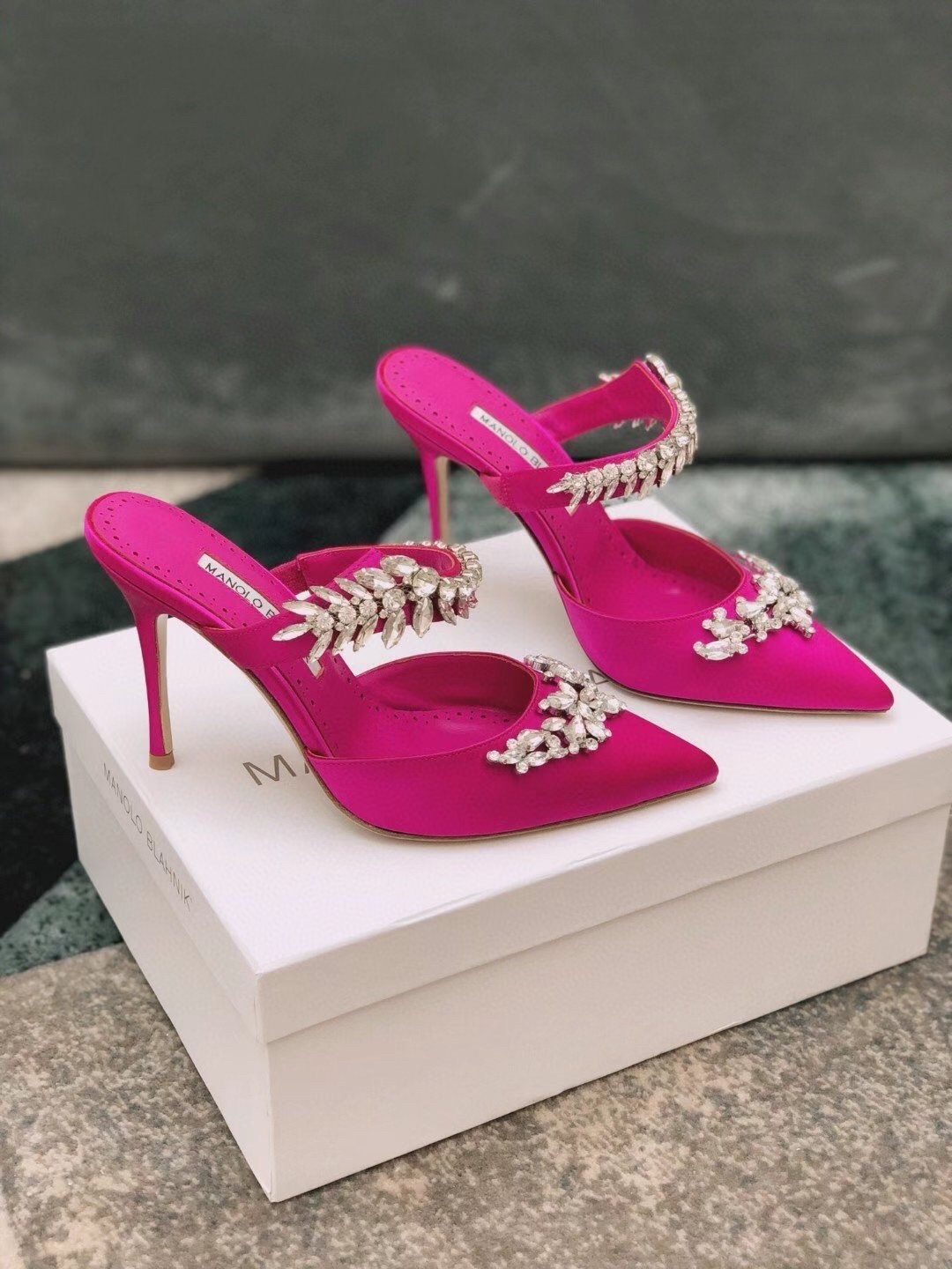 Manolo Blahnik Lurum 90mm Mules In Rose Satin With Crystal